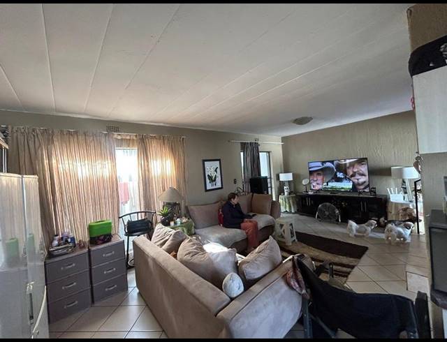 2 BEDROOM TOWNHOUSE FOR SALE IN FISHERS HILL